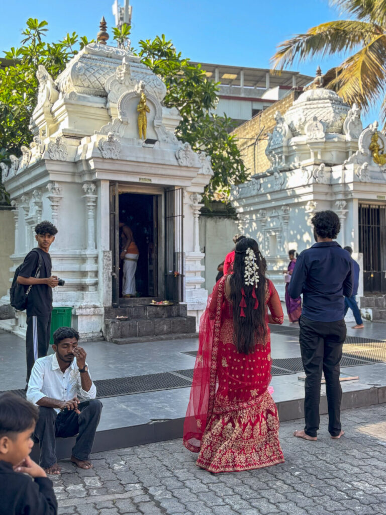2026年タミル・タイ・ポンガル当日の様子。華やかなサリー（スリランカ）