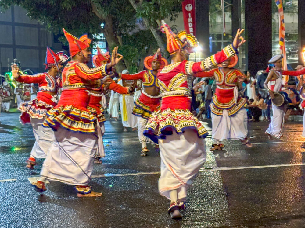 2026年 ナワン・ペラヘラ 伝統舞踊の踊り子 コロンボ