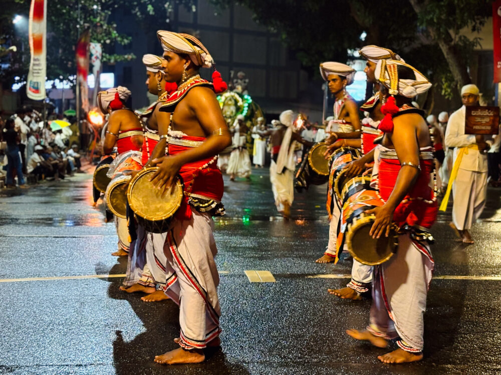 2026年 ナワン・ペラヘラ 伝統舞踊の太鼓 コロンボ