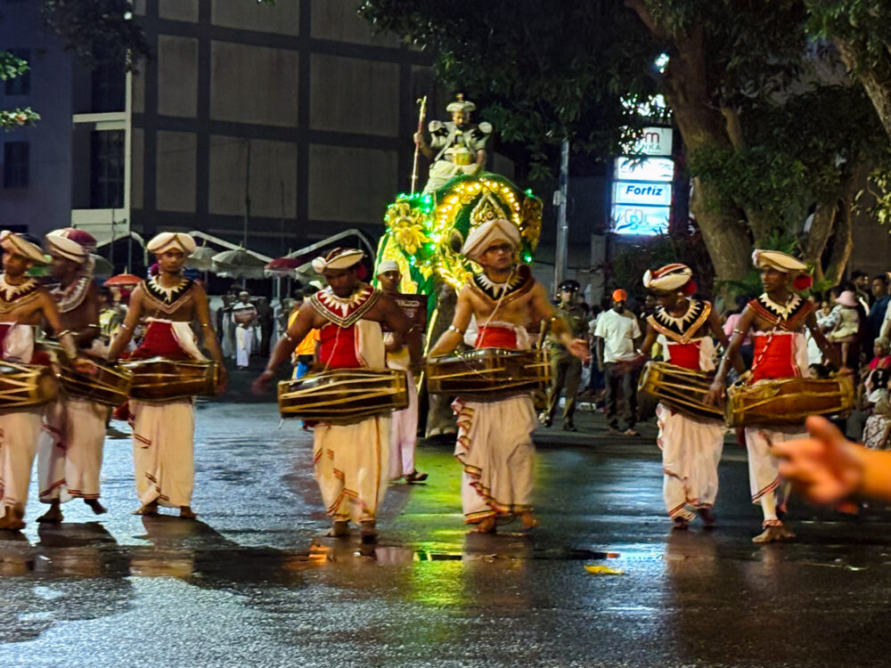 2026年 ナワン・ペラヘラ 伝統舞踊の楽器隊 コロンボ