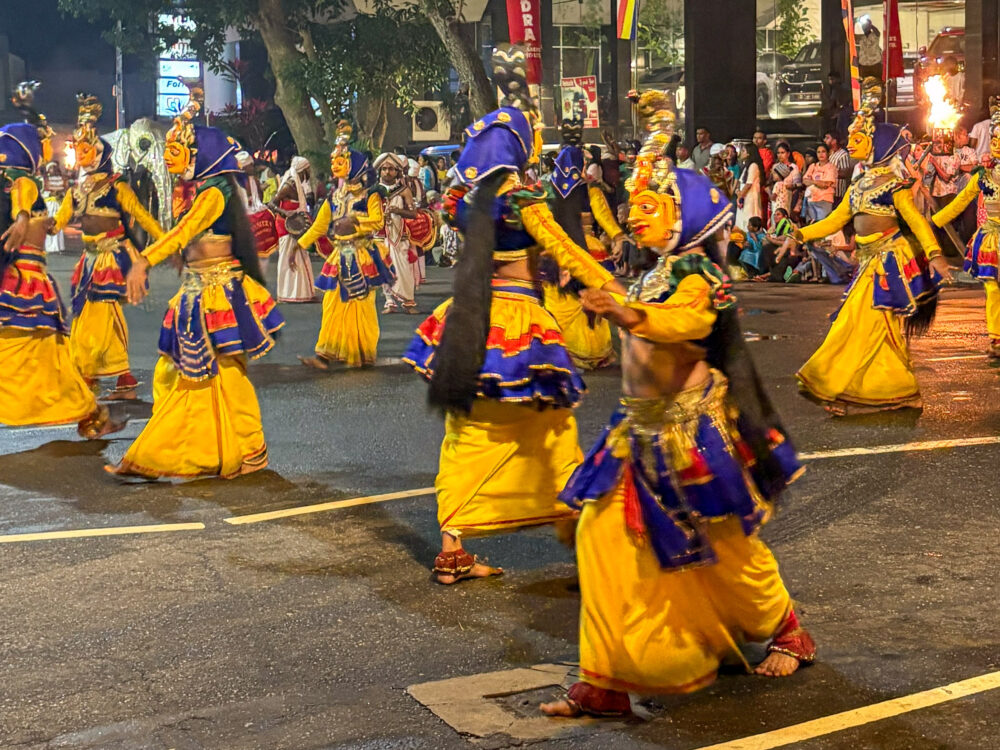 2026年 ナワン・ペラヘラ 伝統舞踊の踊り子 コロンボ