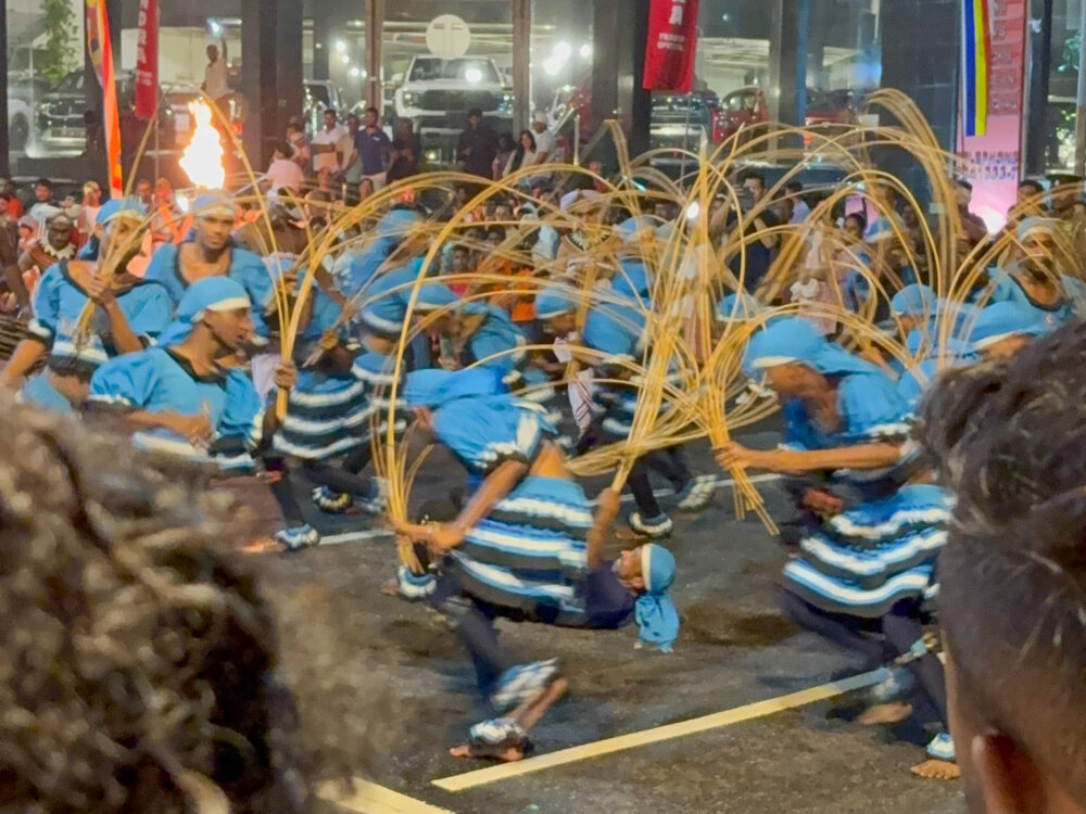 2026年 ナワン・ペラヘラ 伝統舞踊の踊り子 コロンボ