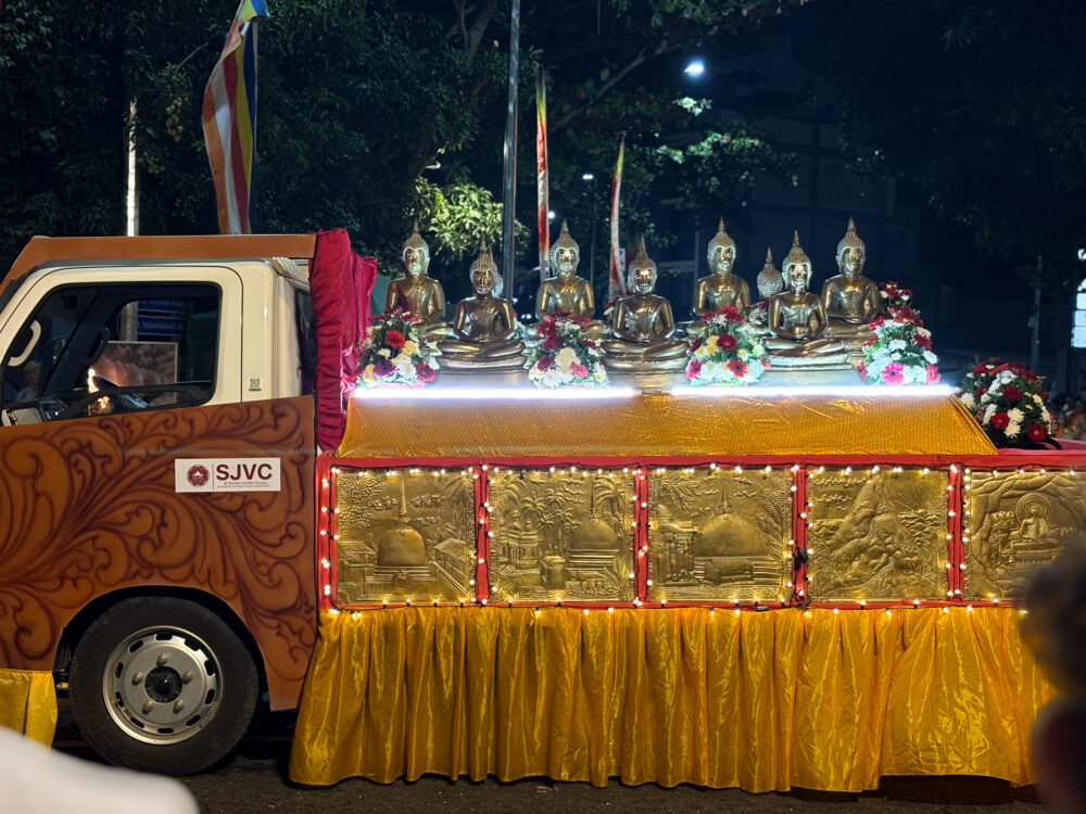 2026年 ナワン・ペラヘラ 仏像 コロンボ