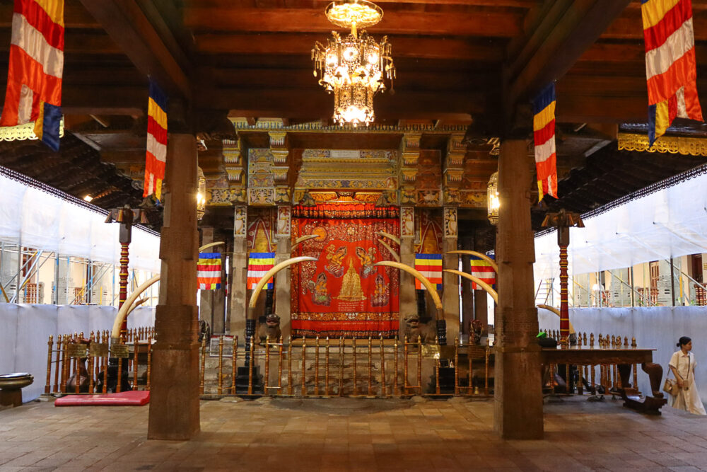 仏歯寺1階