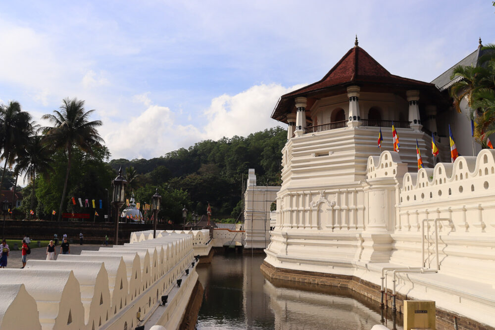 仏歯寺 八角堂