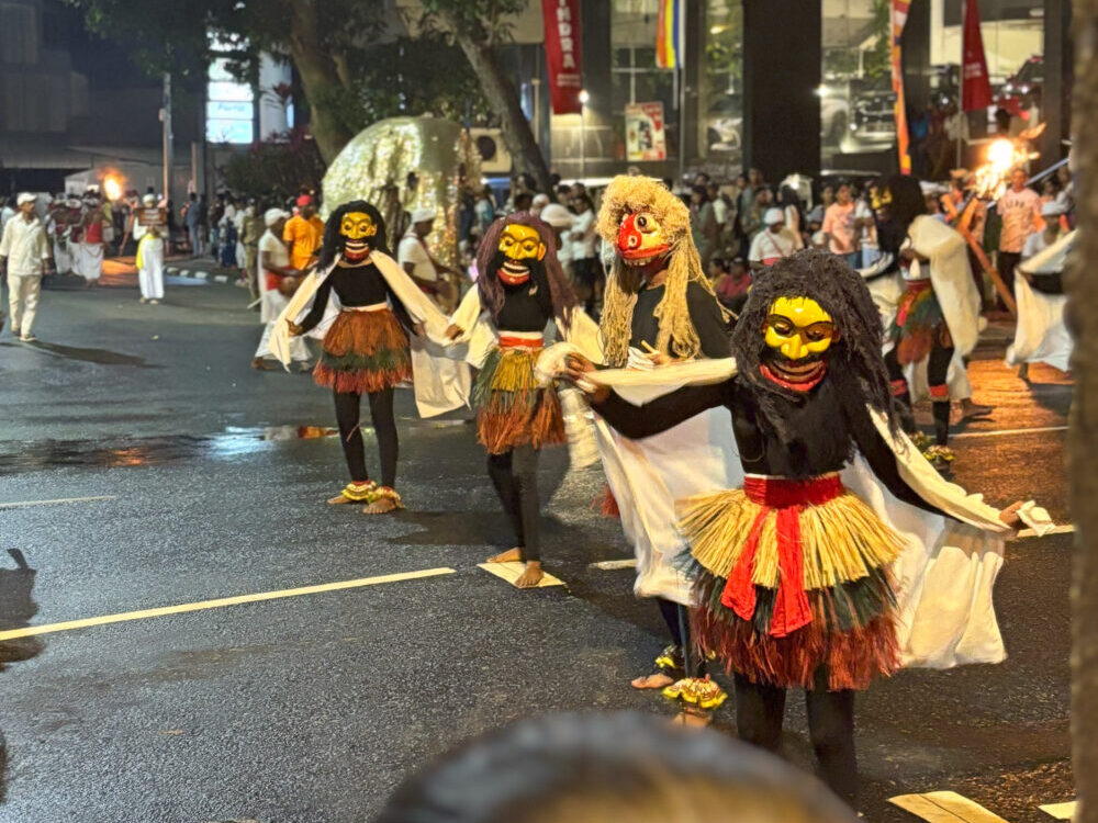 2026年 ナワン・ペラヘラ 伝統舞踊の踊り子 コロンボ