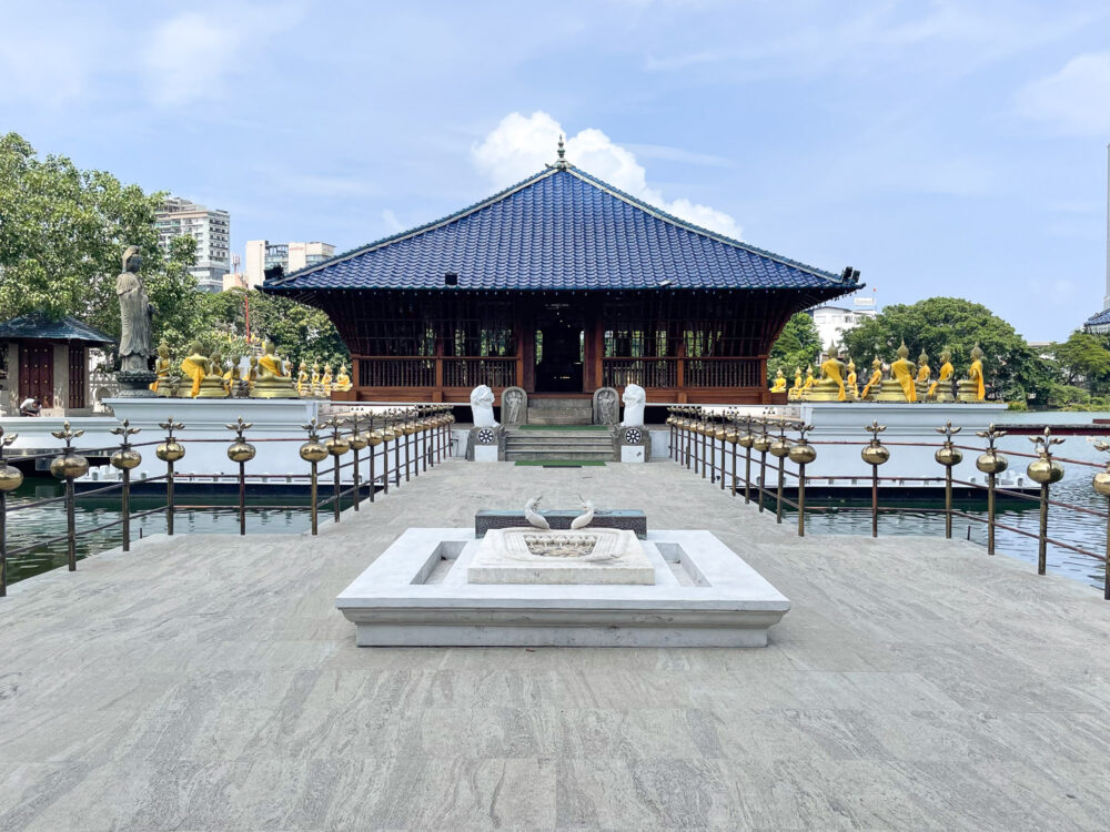 ジェフリー・バワ設計「Seema Malakaya(シーマ・マラカヤ寺院)」コロンボ