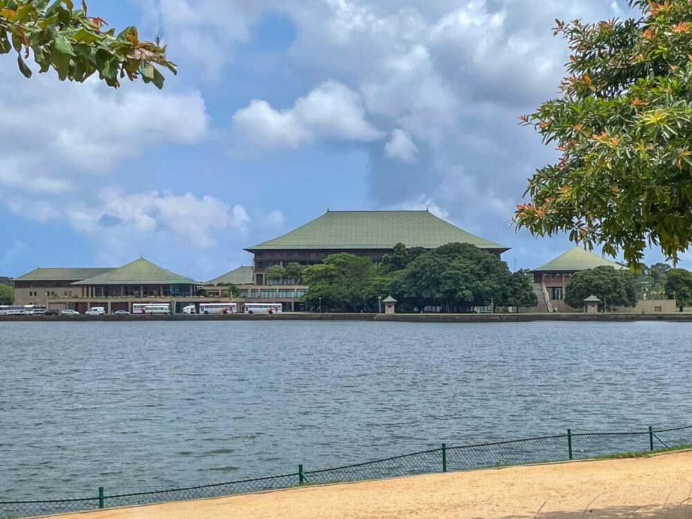 ジェフリー・バワ設計「国会議事堂(Sri Lankan Parliament Building)」スリランカ